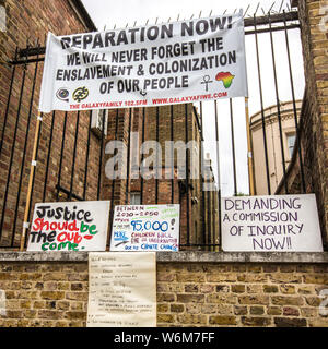 Londra, UK. 1 agosto, 2019. Centinaia di manifestanti hanno marciato da Windrush Square a Brixton per la piazza del Parlamento a chiedere la schiavitù riparazioni. David Rowe/Alamy Live News Foto Stock