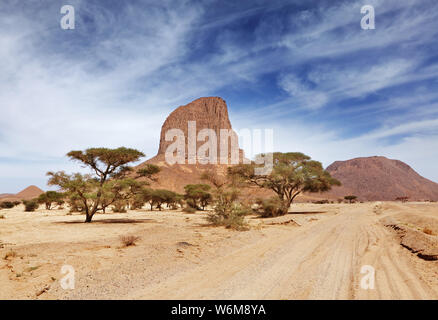 Roccia nel deserto del Sahara, montagne Hoggar, Algeria Foto Stock