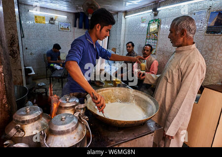 India, Delhi, Vecchia Delhi, tea house nella città vecchia Foto Stock