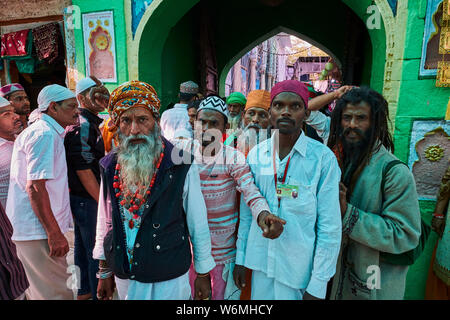 India Rajasthan, Ajmer, Ajmer Dargah Sharif, Santuario di Santo sufi Khwaja Moinuddin Chisti, pellegrini sufi Foto Stock