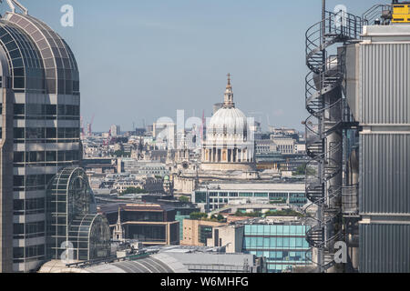 Londra cityscape visto dal giardino a 120, tra cui la Cattedrale di St Paul Foto Stock