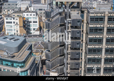 Angelo alta vista dell'edificio della Lloyd di Londra, Regno Unito Foto Stock