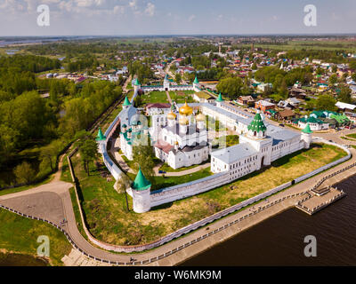 Vista aerea di antico monastero Ipatiev di Kostroma in Russia Foto Stock