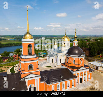 Vista di Alexander Monastero Nikitsky - abolito convento sulla riva del fiume Oka nella città russa di cascirski Foto Stock