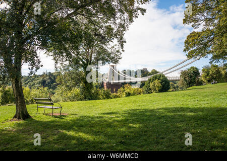 Il Clifton Suspension Bridge spanning Avon Gorge e il fiume Avon, Bristol, Regno Unito Foto Stock