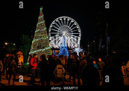 Le luci di Natale 2018 in stile vittoriano Giardini inferiori di Bournemouth Regno Unito. Albero di Natale Wonderland Festival Foto Stock