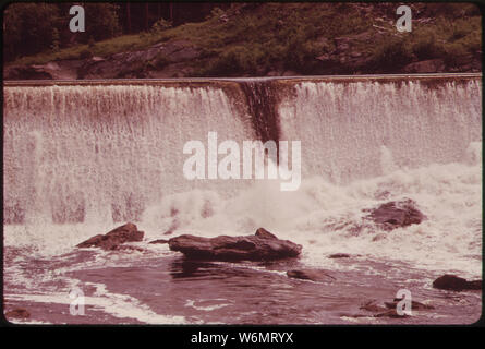 UPPER FALLS A RUMFORD, sul fiume ANDROSCOGGIN Foto Stock