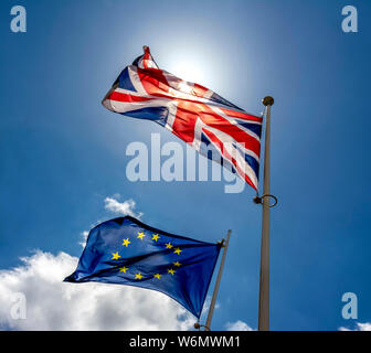 Bandiera europea e britannica Union Jack Flag, bandiera del Regno Unito, concetto Brexit Foto Stock