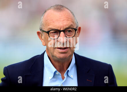 Sky commentatore sportivo David Lloyd durante il giorno due di ceneri Test match a Edgbaston, Birmingham. Foto Stock