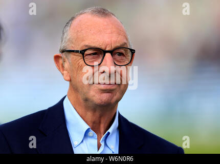 Sky commentatore sportivo David Lloyd durante il giorno due di ceneri Test match a Edgbaston, Birmingham. Foto Stock