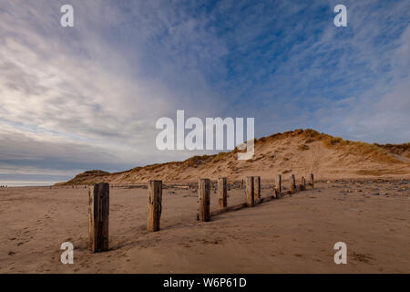 Crow point beach è una spiaggia ampia che spesso è molto tranquilla. Esso si unisce al braunton burrows dune di sabbia in North Devon Foto Stock