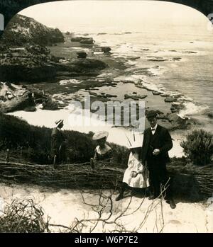 " Bassa marea sul retro spiaggia, Sorrento, Victoria, Australia', C1909. "Una pittoresca vista dal percorso nei pressi di giubileo punto". Uno di un insieme di visualizzazioni stereocard da George Rose, in box come "studi attraverso lo stereoscopio", per essere visualizzato su un Sun stereoscopio scultura realizzata da Underwood &AMP; Underwood. [Rose Stereografia Company, Melbourne, Sydney, Wellington &AMP; Londra, c1909] Foto Stock