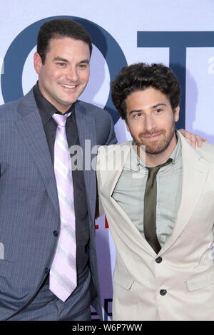 Jason Michael Berman (produttore) e Jake Hoffman presso il Los Angeles speciale proiezione di Netflix 'Otherhood" tenutasi presso il teatro egiziano in Hollywood, CA, 31 luglio 2019. Foto: Richard Chavez / PictureLux Foto Stock