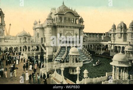 Sala congressi, Incoronazione Exhibition, Londra, 1911. Mughal edifici di stile. L incoronazione mostra, a Città Bianca nella zona ovest di Londra, è stato organizzato per celebrare l'incoronazione del Re Giorgio V e Mary di Teck il 22 giugno 1911. Cartolina. [Valentine &AMP; Sons Ltd] Foto Stock