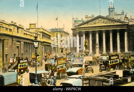 La Banca di Inghilterra e Royal Exchange, Londra, c1910. Il Royal Exchange edificio è stato inaugurato nel 1844. Cartolina. Foto Stock