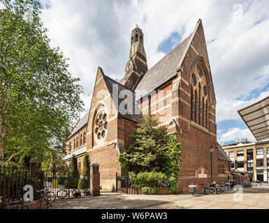 Chiesa di San Michele e Tutti gli Angeli, Shoreditch. La chiesa ospita ora la sede di Westland e società; antichi e di recupero edilizio concessionari. Foto Stock