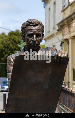 Thomas MacDonagh statua in bronzo del 1916 leader in salita da Mark Rode in Cloughjordan, nella contea di Tipperary, Irlanda Foto Stock