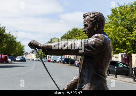 Thomas MacDonagh statua in bronzo del 1916 leader in salita da Mark Rode in Cloughjordan, nella contea di Tipperary, Irlanda Foto Stock