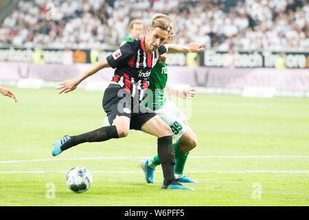 Francoforte, Deutschland. 02Aug, 2019. Dominik KOHR (da, F) versus Vlasiy Sinyavskiy (Flora), azione, duelli, Calcio Europa League, qualifica, 2° round, Ruckck, Eintracht Francoforte (F) - FC Flora Tallinn (Flora) 2: 1, su 01.08. 2019 a Francoforte, in Germania. | Utilizzo di credito in tutto il mondo: dpa/Alamy Live News Foto Stock