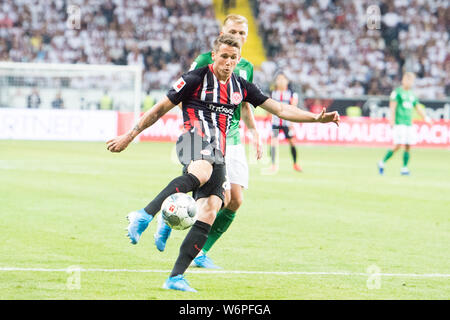 Francoforte, Deutschland. 02Aug, 2019. Erik DURM (da, F) versus Vlasiy Sinyavskiy (Flora), azione, duelli, Calcio Europa League, qualifica, 2° round, Ruckck, Eintracht Francoforte (F) - FC Flora Tallinn (Flora) 2: 1, su 01.08. 2019 a Francoforte, in Germania. | Utilizzo di credito in tutto il mondo: dpa/Alamy Live News Foto Stock