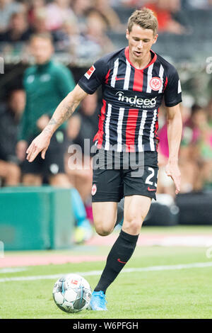 Francoforte, Deutschland. 02Aug, 2019. Francoforte sul Meno (F) - FC Flora Tallinn (Flora) 2: 1, 01.08. Erik DURM (F) con sfera, singole con sfera, azione a figura intera, verticale, Calcio Europa League, qualifica, 2° round, la seconda gamba, Eintracht Francoforte (F) 2019 a Francoforte, in Germania. | Utilizzo di credito in tutto il mondo: dpa/Alamy Live News Foto Stock