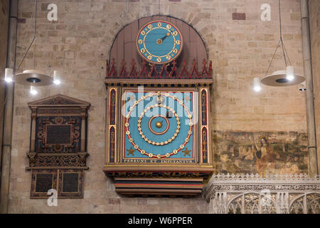 Exeters orologio astronomico che risale al 1484, con un più piccolo minuto comporre aggiunto nel 1760. Interno della Cattedrale di Exeter. Exeter, Regno Unito. (110) Foto Stock