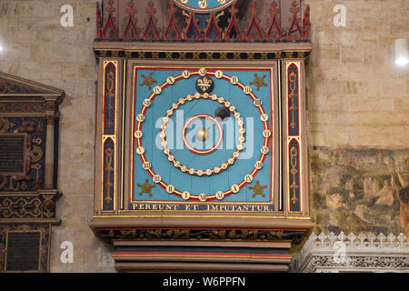 Exeters orologio astronomico che risale al 1484, con un più piccolo minuto comporre aggiunto nel 1760. Interno della Cattedrale di Exeter. Exeter, Regno Unito. (110) Foto Stock