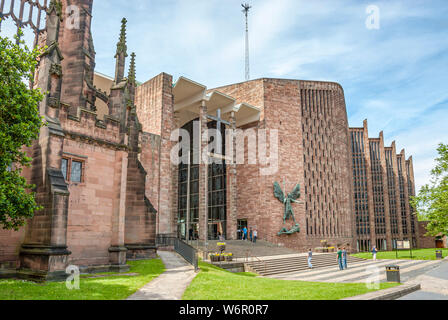 Rovine della cattedrale di Coventry, conosciuta anche come Cattedrale di San Michele, West Midlands, Inghilterra Foto Stock