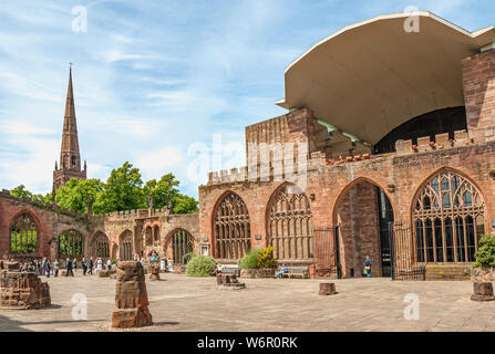 Rovine della cattedrale di Coventry, conosciuta anche come Cattedrale di San Michele, West Midlands, Inghilterra Foto Stock