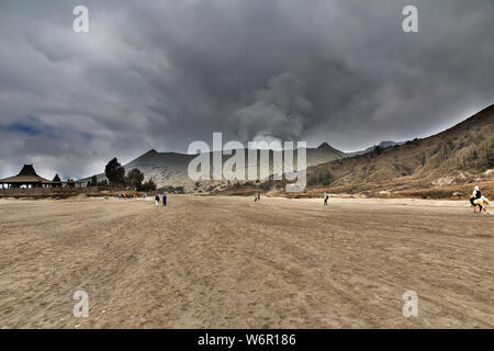 Vulcano Bromo nell isola di Giava, in Indonesia Foto Stock