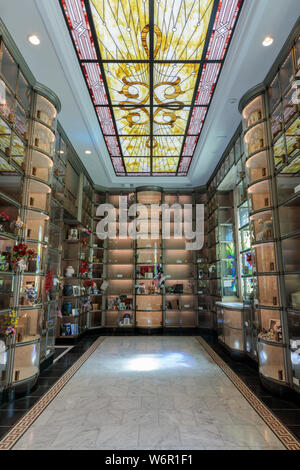 San Francisco, California - 30 Luglio 2019: all'interno della Hall of Olympus al San Francisco Columbarium. Foto Stock