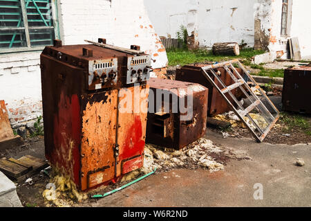 Gli elementi in ferro e alluminio ruggine. Foto Stock