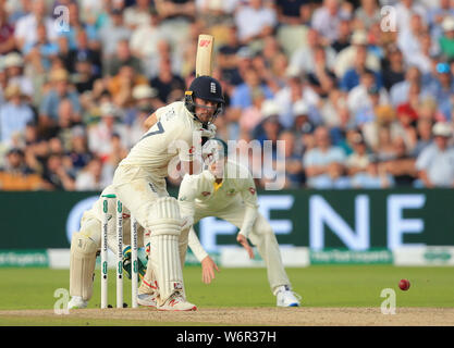 Birmingham, Regno Unito. 02Aug, 2019. Rory ustioni di Inghilterra batting durante il giorno delle Ceneri Specsavers primo test match a Edgbaston Cricket Ground, Birmingham. Credito: ESPA/Alamy Live News Foto Stock