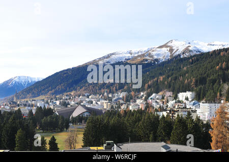 Svizzera: Città di Davos nel cantone dei Grigioni dove il Forum Economico Mondiale avviene Foto Stock