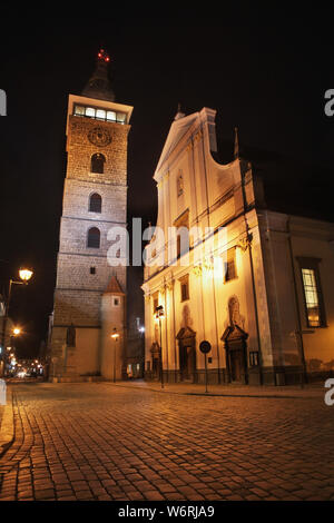 Torre Nera e la Cattedrale di San Nicola in Ceske Budejovice. Repubblica ceca Foto Stock