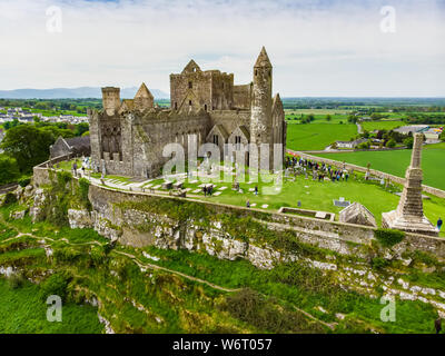 La Rocca di Cashel, noto anche come Cashel dei Re e San Patrizio Rock, un sito storico situato a Cashel, nella contea di Tipperary. Uno dei più fam Foto Stock