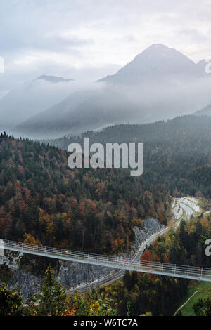 Il Castello di Ehrenberg rovine nelle Alpi austriache, vicino a Reutte sul tedesco - confine austriaco. Foto Stock