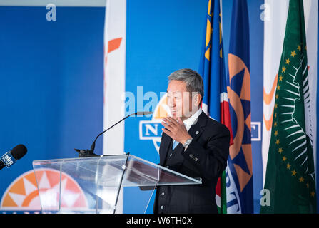 (190802) -- Walvis Bay (Namibia), 2 agosto 2019 (Xinhua) -- Zhang Yiming, ambasciatore cinese per la Namibia, parla alla cerimonia di inaugurazione del nuovo terminal di container in Walvis Bay, Namibia, 2 agosto 2019. La Namibia il desiderio di diventare un commercio internazionale il mozzo e il gateway ulteriormente avanzato venerdì con l inaugurazione ufficiale del paese è di 400 milioni di US dollar nuovo terminal di container in Walvis Bay dalla contea di Presidente Hage Geingob. Il nuovo terminal di container situato nella città portuale di Walvis Bay è stato costruito su 40 ettari di terra bonificata dal mare da China Harbour Engineerin Foto Stock