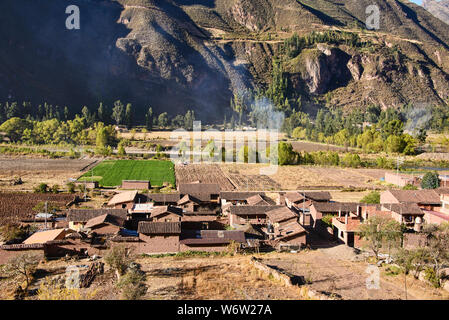 Tetto toscano nel villaggio di Lamay, Huchuy Qosqo, Valle Sacra, Perù Foto Stock