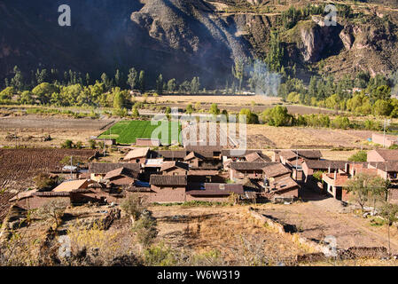 Tetto toscano nel villaggio di Lamay, Huchuy Qosqo, Valle Sacra, Perù Foto Stock