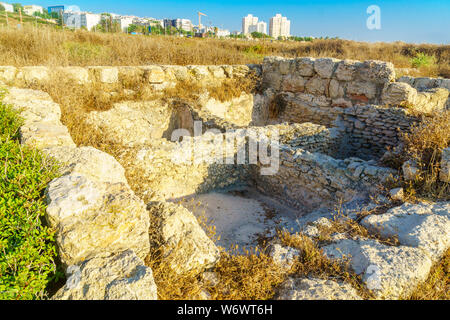 Antichi resti a Tel Shikmona, vicino alla costa del Mare Mediterraneo di Haifa, Israele Foto Stock