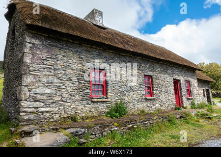 Testa Slea carestia Cottages a Fahan sulla penisola di Dingle, nella contea di Kerry, Repubblica di Irlanda Foto Stock