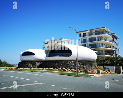 Coolangatta, Australia: Marzo 24, 2019: progettato individualmente house On Tweed Terrazza in Coolangatta con vista spettacolare sul mare e l'Oceano Pacifico. Foto Stock