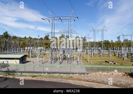 Wayatinah, Tasmania: Aprile 2019: Wayatinah Power Station è un run-di-il-fiume potenza idroelettrica situato sulla parte inferiore del Fiume Derwent. Foto Stock