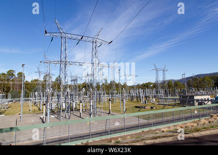 Wayatinah, Tasmania: Aprile 2019: Wayatinah Power Station è un run-di-il-fiume potenza idroelettrica situato sulla parte inferiore del Fiume Derwent. Foto Stock