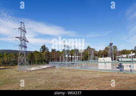 Wayatinah Power Station è un run-di-il-fiume potenza idroelettrica situato sulla parte inferiore del Fiume Derwent e azionati da Hydro Tasmania. Foto Stock