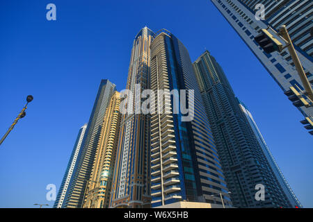 Dubai, Emirati Arabi Uniti - Dic 7, 2018. Edifici alti in aumento in Dubai, EAU. Dubai è una città globale e business hub del Medio Oriente. Foto Stock