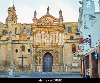 La facciata principale del Gran Priorato Chiesa e Basilica di Nuestra Señora de los Milagros. El Puerto de Santa Maria. Cadice, Andalusia, Spagna. Foto Stock