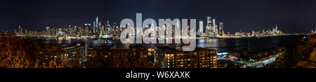 New York panorama notturno Foto Stock