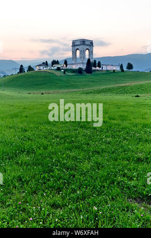 Il Leiten monumento in memoria è uno dei principali ossuaries militare della prima guerra mondiale. Asiago, provincia di Vicenza, Veneto, Italia, Europa. Foto Stock